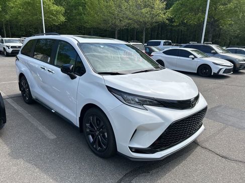 New 2026 Toyota Sienna XSE image 1