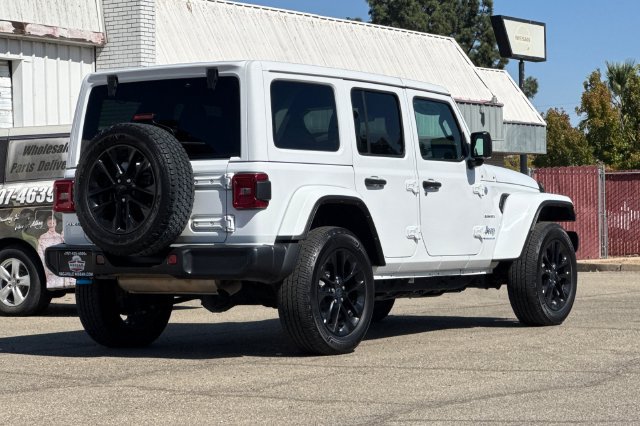 Used 2024 Jeep Wrangler Unlimited Sahara AWD/4WD image 4