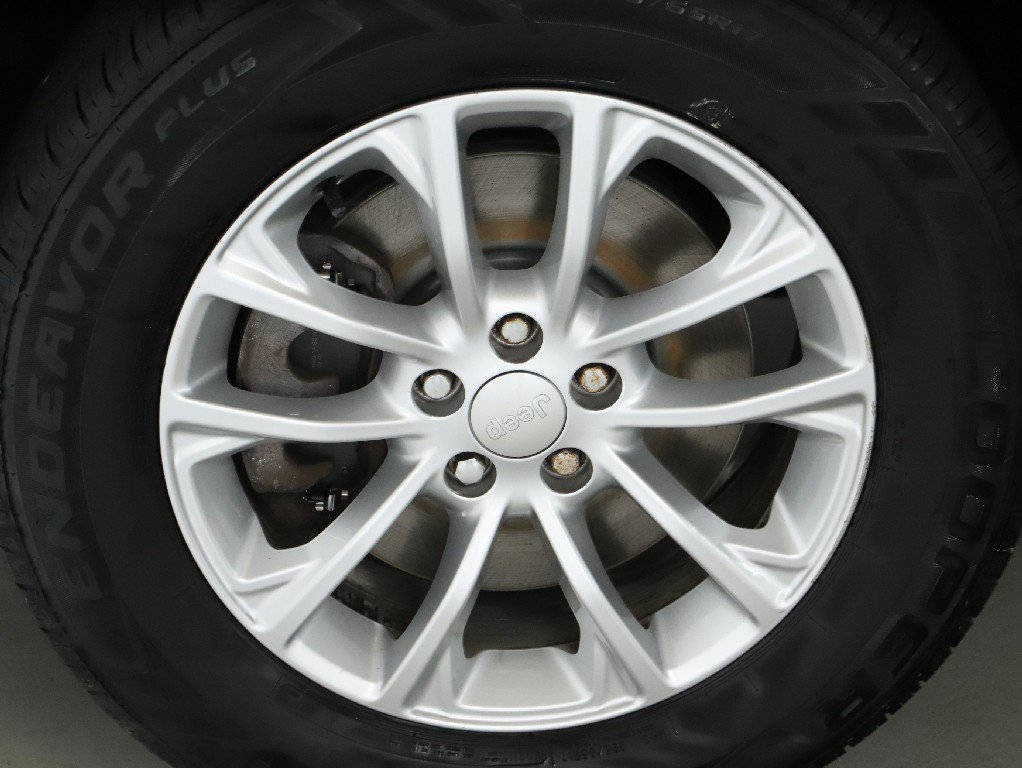 Used 2019 Jeep Cherokee Latitude w/ Popular Appearance Group AWD/4WD image 36