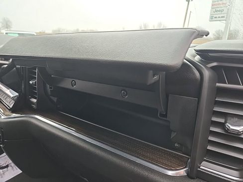 Used 2025 Chevrolet Silverado 1500 LT AWD/4WD image 79