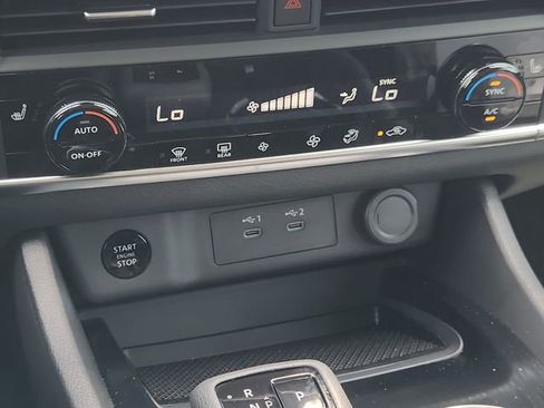 Certified 2025 Nissan Rogue SV image 17