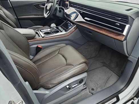 Used 2024 Audi Q8 Prestige w/ Prestige Package image 21