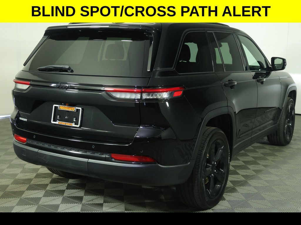 Used 2023 Jeep Grand Cherokee Altitude AWD/4WD image 10