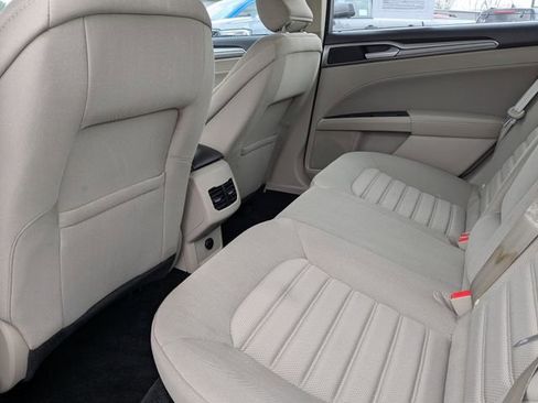 Used 2018 Ford Fusion SE w/ Fusion SE Technology Package image 26