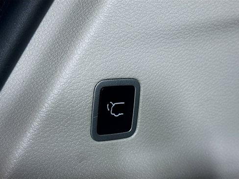 Used 2024 Chrysler Pacifica Touring-L FWD image 30