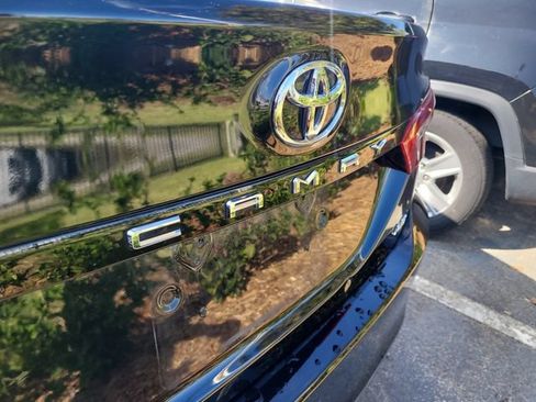 Used 2018 Toyota Camry LE w/ Moonroof Package FWD image 11