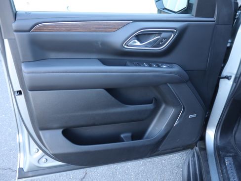 Used 2024 Chevrolet Suburban High Country w/ Advanced Technology Package image 18