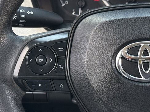 Used 2022 Toyota Corolla LE image 12