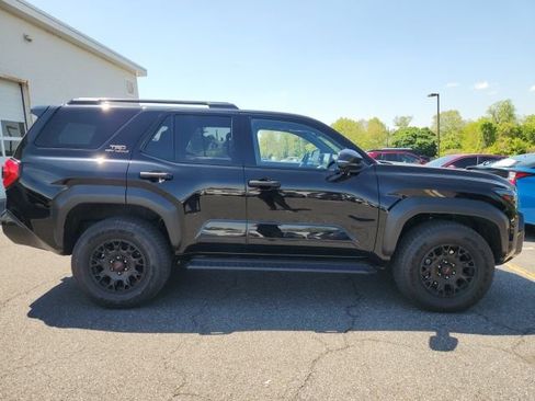 Used 2025 Toyota 4Runner TRD Off-Road Premium AWD/4WD image 8