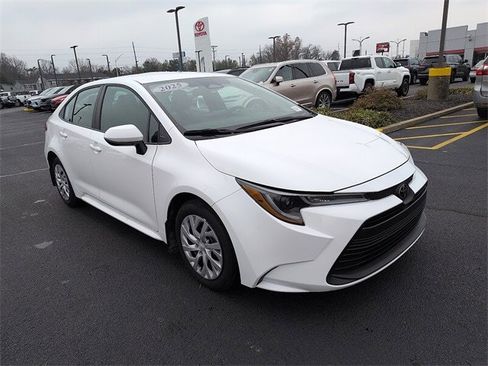 Certified 2025 Toyota Corolla LE image 1