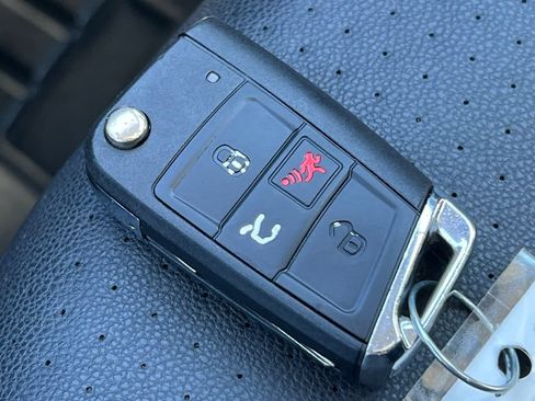 Used 2015 Volkswagen Golf SE w/ Lighting Package FWD image 28