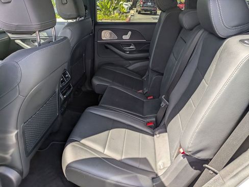 Used 2025 Mercedes-Benz GLS 450 4MATIC image 28