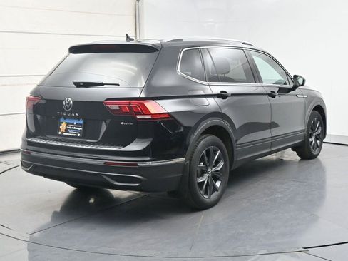 Used 2022 Volkswagen Tiguan SE w/ Panoramic Sunroof Package AWD/4WD image 24