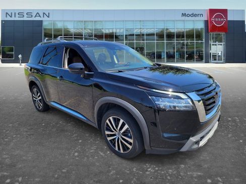 Used 2023 Nissan Pathfinder Platinum FWD image 3
