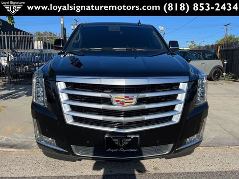 Used 2018 Cadillac Escalade ESV Luxury RWD image 2