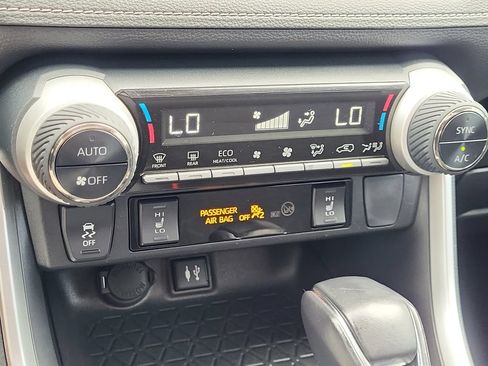 Used 2019 Toyota RAV4 XLE AWD/4WD image 31