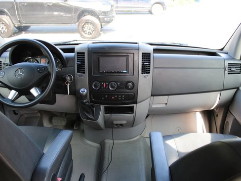 Used 2014 Mercedes-Benz Sprinter 2500 image 12