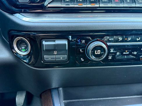 Certified 2024 Chevrolet Silverado 1500 High Country w/ Midnight Edition AWD/4WD image 32
