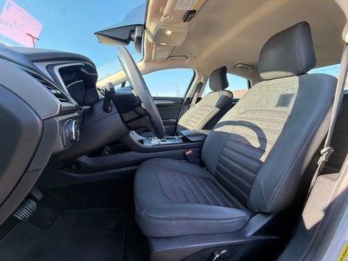 Used 2019 Ford Fusion SE FWD image 21