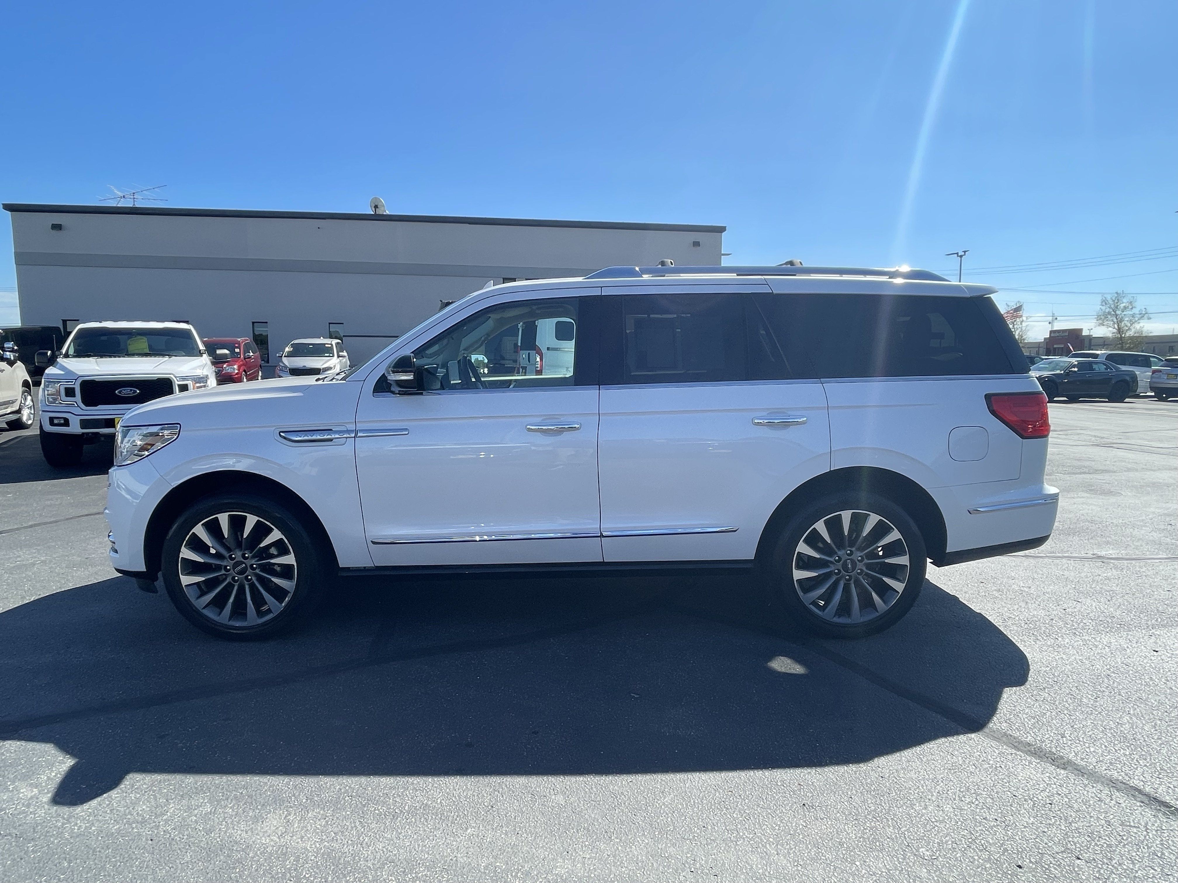 Used 2019 Lincoln Navigator Select AWD/4WD image 5