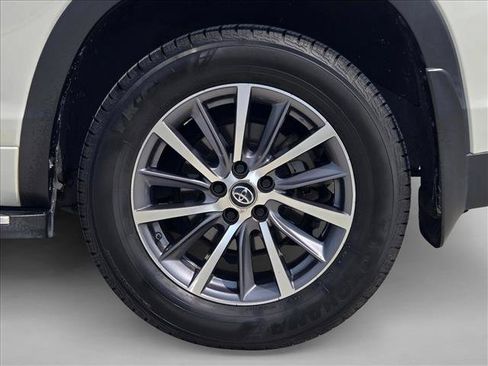 Used 2018 Toyota Highlander XLE FWD image 23