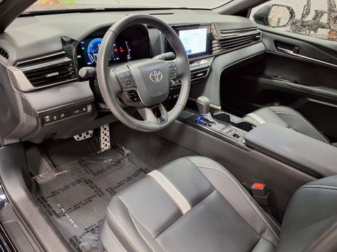 Used 2025 Toyota Camry SE FWD image 18