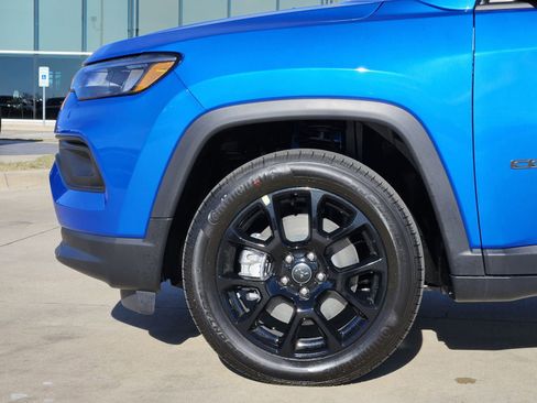 New 2026 Jeep Compass Latitude image 11