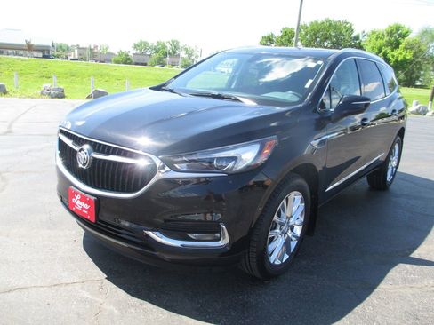 Used 2020 Buick Enclave Essence w/ Sound and Sites Package FWD image 12
