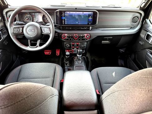 Used 2024 Jeep Gladiator Rubicon w/ Technology Group image 25