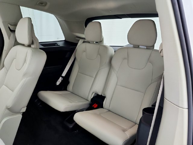 Certified 2025 Volvo XC90 T8 Plus w/ Protection Package Premier AWD/4WD image 32