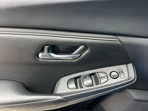 Used 2024 Nissan Sentra SV FWD image 13