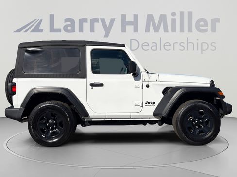 Used 2022 Jeep Wrangler Sport AWD/4WD image 7