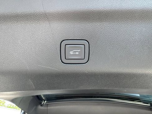 New 2026 Chevrolet Suburban Z71 w/ Z71 Off-Road Package AWD/4WD image 7
