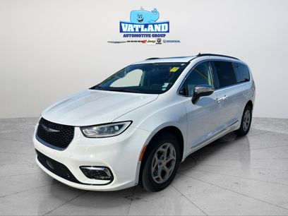 Used 2023 Chrysler Pacifica Limited