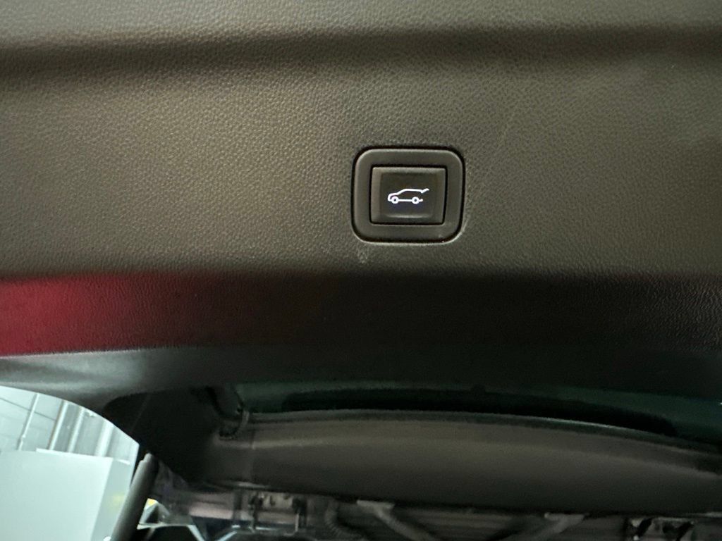 Used 2023 GMC Yukon XL AT4 w/ Technology Package AWD/4WD image 37