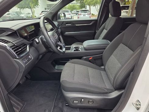 Used 2025 GMC Acadia Elevation FWD image 4