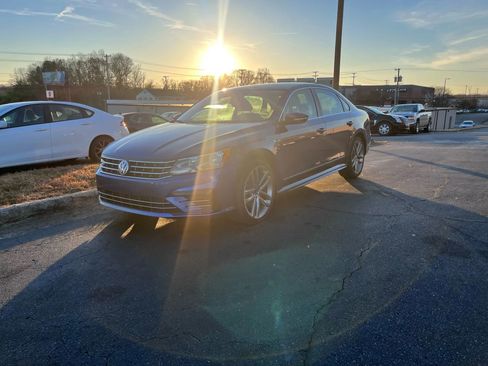 Used 2017 Volkswagen Passat 1.8T R-Line image 3