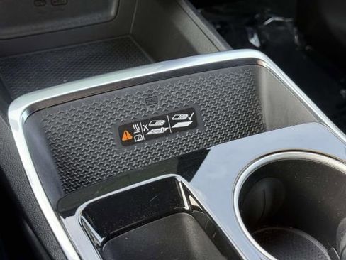 Used 2025 Chevrolet Equinox LT w/ Convenience Package II image 30