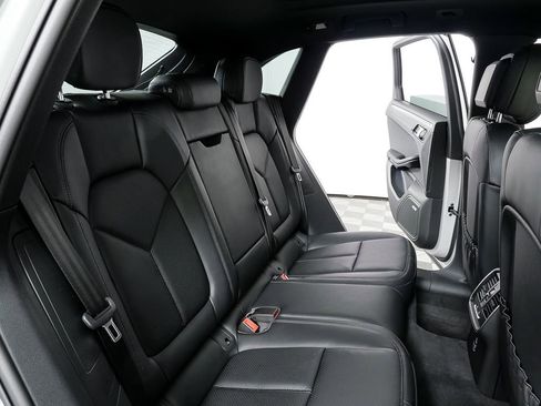 New 2026 Porsche Macan image 23