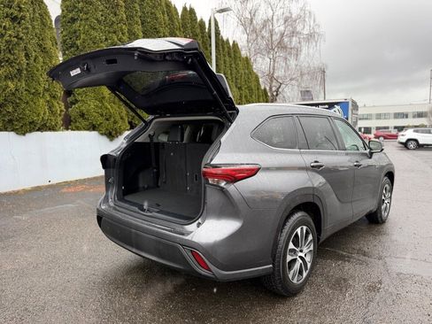 Certified 2023 Toyota Highlander XLE image 10