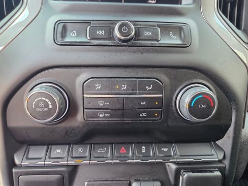 Used 2022 Chevrolet Silverado 1500 Custom image 16