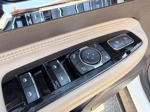 Used 2024 Lincoln Corsair AWD w/ Towing Package image 20