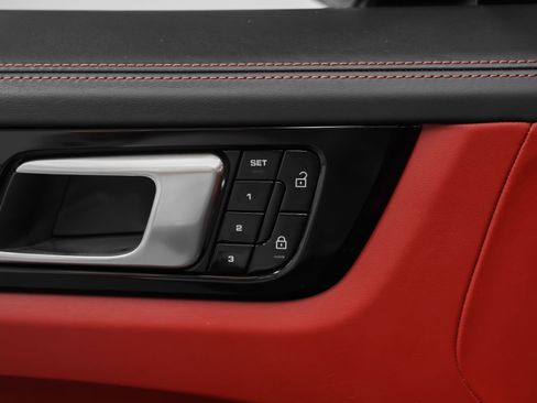 Certified 2021 Porsche Cayenne GTS AWD/4WD image 31