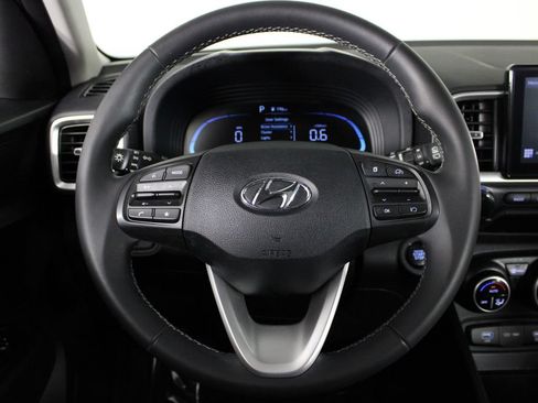 Certified 2025 Hyundai Venue SEL FWD image 26