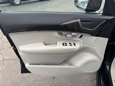 Used 2018 Volvo XC90 T6 Momentum w/ Convenience Package image 6