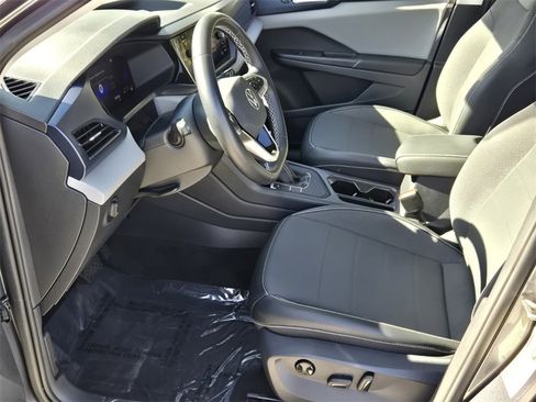 Used 2022 Volkswagen Taos SE w/ Driver Assistance Package image 11