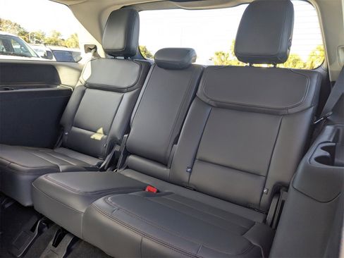 New 2025 Ford Expedition Active image 15