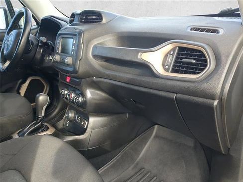 Used 2016 Jeep Renegade Latitude image 22