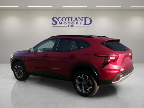 Used 2025 Chevrolet Trax LT image 8