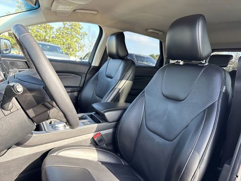 Used 2022 Ford Edge Titanium image 12